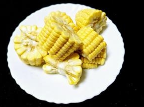 玉米洗干净切块