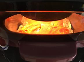 烤的时候随时观察上色情况。