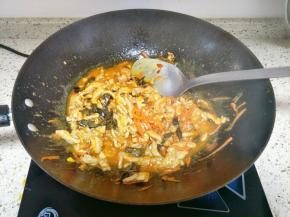 倒入水淀粉勾芡