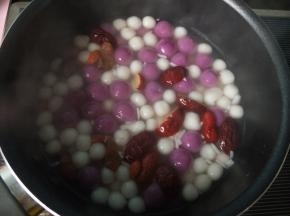 汤圆都浮起来了，煮熟了。