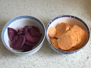 紫薯和红薯去皮切片
