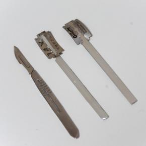 十字直口可以用手术刀来割，正常的斜口还是用刀片来的方便