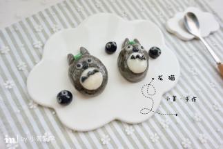 我为了拍照方便直接放盘子里了。也可以放糖水里。