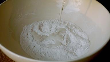 糯米粉加入适量纯净水
