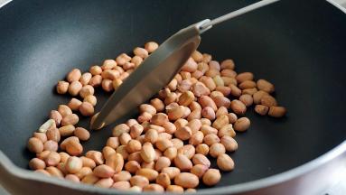 小火煸炒花生米