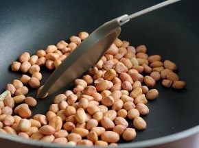 小火煸炒花生米