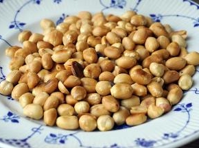 晾凉后去掉花生衣