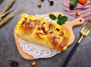 表皮刷了蛋液，成品上色很漂亮，金黄很是诱人