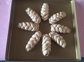 以花样放入烤盘