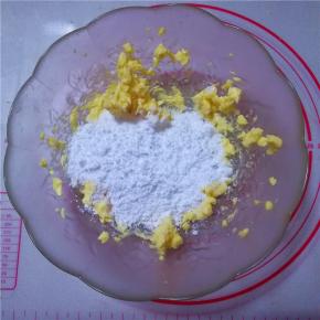 一次性倒入所有糖粉