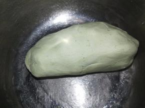 揉成光滑的面团。