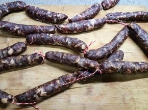 喏，风干了就是酱婶儿滴，什么时候吃什么时候蒸熟就好了，蒸馒头的火力即可。不吃的就密封冷冻保存。