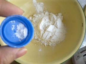 低粉里加入少许泡打粉。