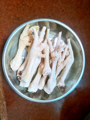 准备洗干净的鸡脚