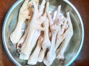 准备洗干净的鸡脚
