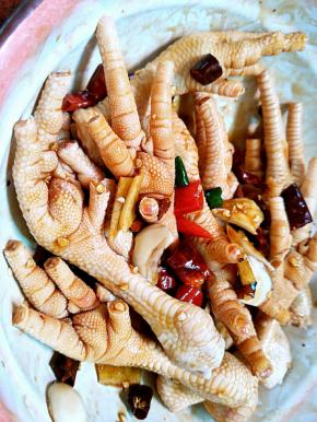 帮它搅拌，多拌拌，均匀入味，然后放冰箱冷藏