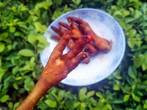 吃起来跟烤的一样香，还不油腻。空气炸锅真是太方便了，忍不住了，又再吃一只！