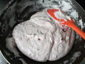 同样小火翻拌均匀。