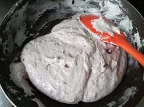 同样小火翻拌均匀。