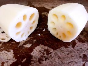 l莲藕一节洗净去皮，取半节