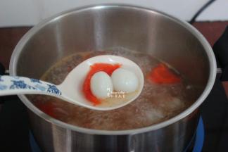 汤圆煮熟，关火即可捞出；