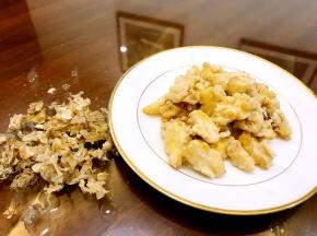 核桃开水浸泡后去皮