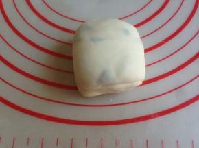 再对折摞起，轻轻按扁，松弛10分钟