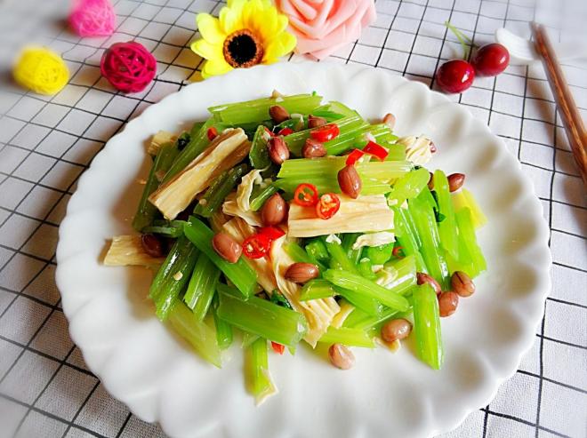 芹菜花生拌腐竹