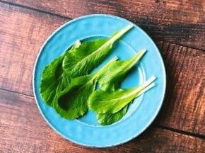将上海青洗净