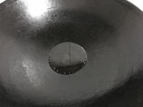 锅中倒入适量油。