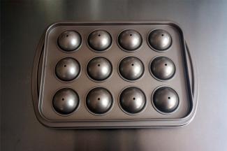 盖上模具的另一面，放入上下火170度预热好的烤箱中层，烤20分钟。