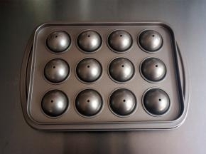 盖上模具的另一面，放入上下火170度预热好的烤箱中层，烤20分钟。