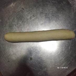 用手再搓一搓，搓成长条状