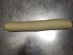用手再搓一搓，搓成长条状