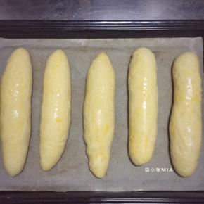 表面刷上一层全蛋液