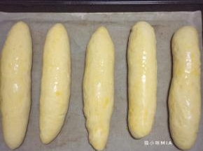 表面刷上一层全蛋液