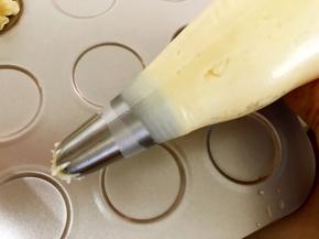 一次性裱花袋外面我又套了一个硅胶裱花袋