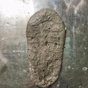 松弛好的面团擀开