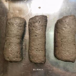 再加盖保鲜膜，松弛10分钟