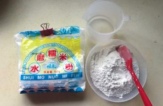 水磨糯米粉称好重量