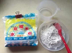 水磨糯米粉称好重量