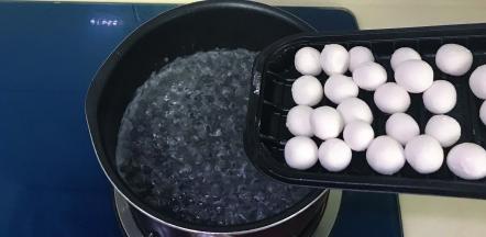 水煮开后放入小元子