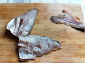 最后将中奖的鱼刺切掉。