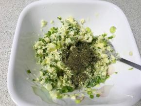 一小匙的黑胡椒粉（有颗粒的）。