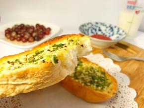 咬一口，咔咔咔咔，酥脆，留香持久，葱蒜烤过香味更加浓郁。