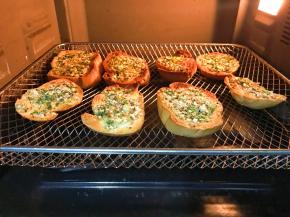 上下火烤10分钟。