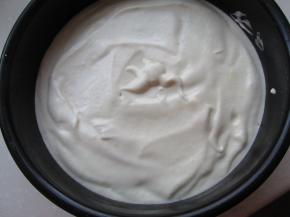 倒入八寸蛋糕模具。