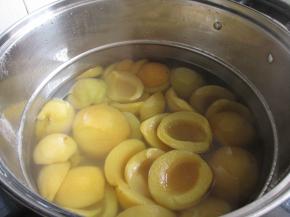 小火慢炖约30分钟即可关火，晾凉再吃，味道很棒哦。