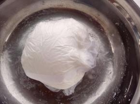 装保鲜袋里防止干