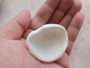 再捏成小碗的形状